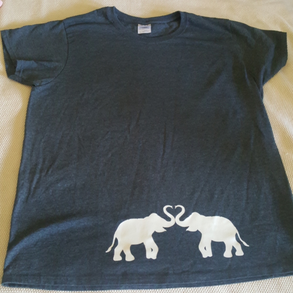 🐘NWOT Elephant T-shirt